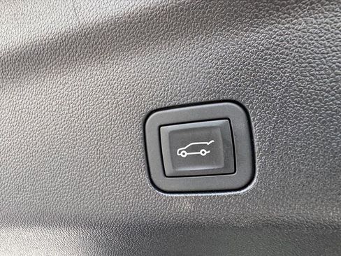 Used 2025 Chevrolet Tahoe Premier AWD/4WD image 11