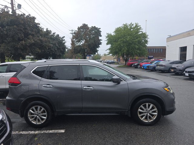 Used 2017 Nissan Rogue SV AWD/4WD image 4