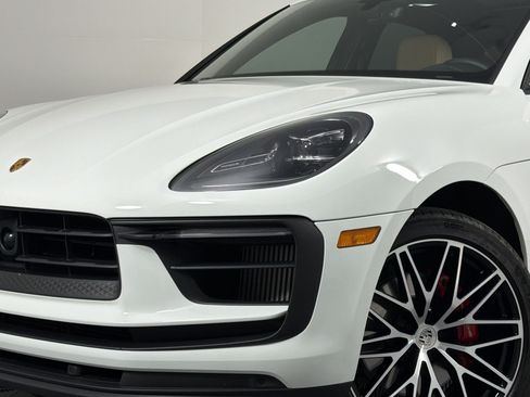 Certified 2023 Porsche Macan S AWD/4WD image 11