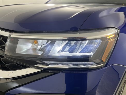 Used 2024 Volkswagen Taos SE image 25