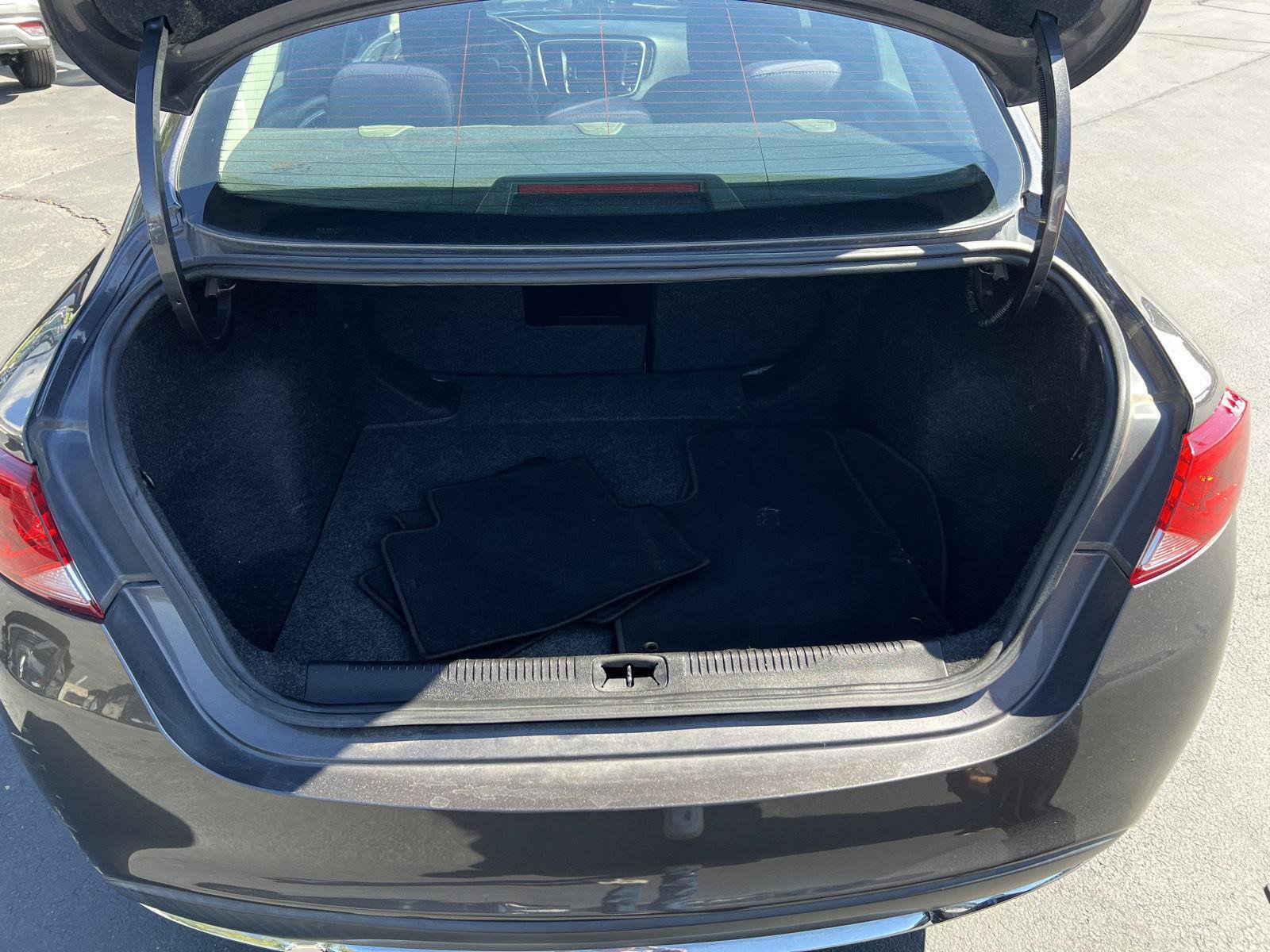 Used 2015 Chrysler 200 Limited w/ Convenience Group FWD image 9