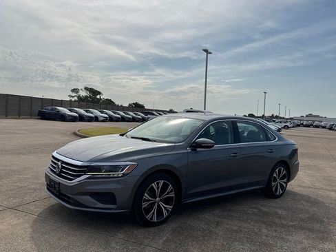 Used 2022 Volkswagen Passat 2.0T SE FWD image 9