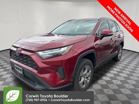Used 2022 Toyota RAV4 XLE w/ Convenience Package AWD/4WD image 3