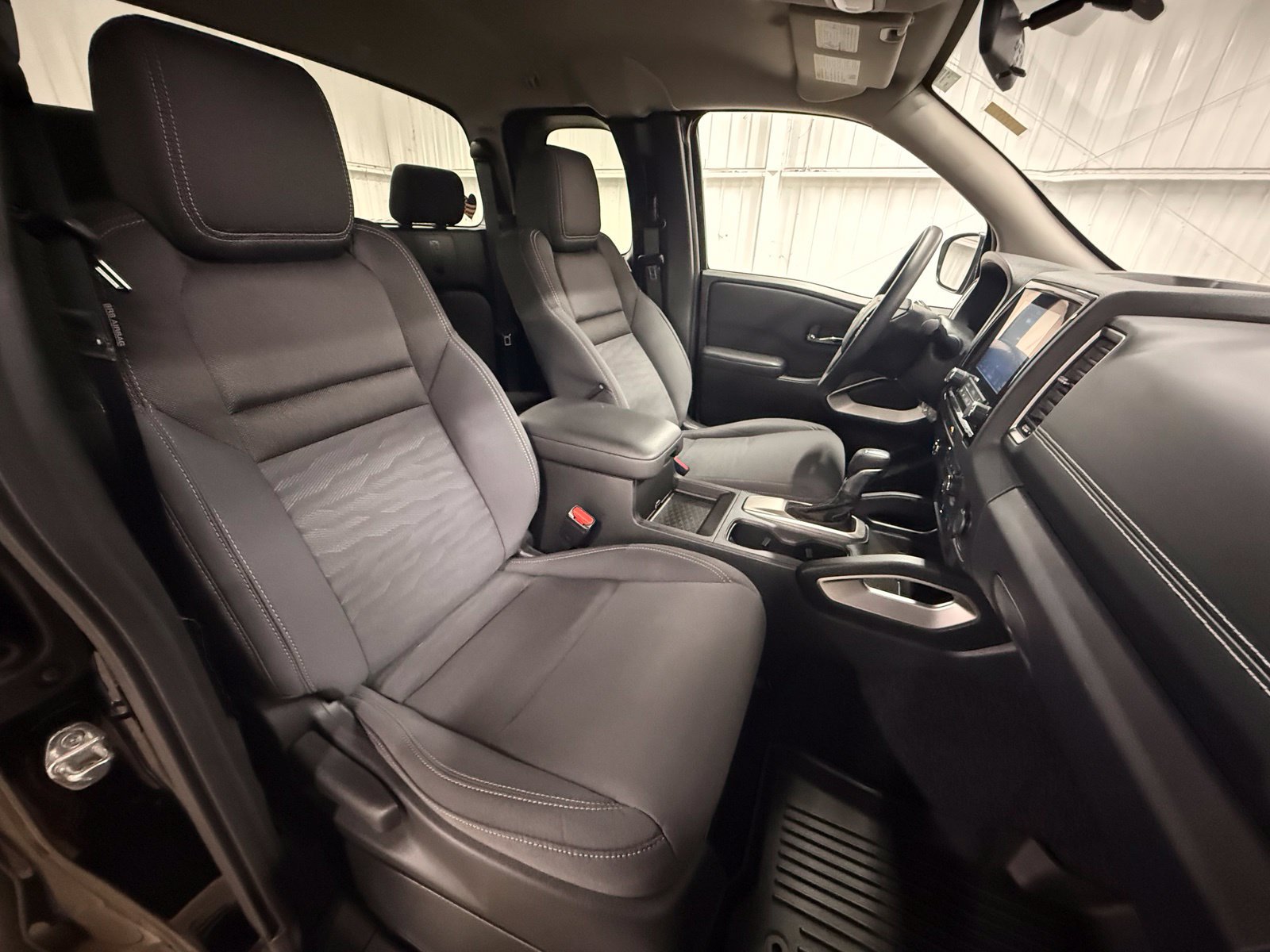 Used 2023 Nissan Frontier SV w/ Technology Package RWD image 19