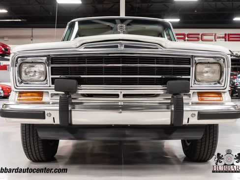 Used 1991 Jeep Grand Wagoneer 4dr Wagon 4WD image 31