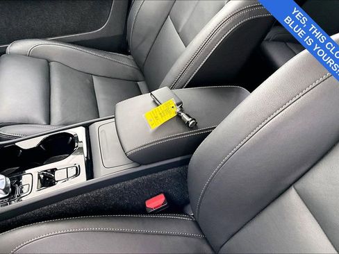 Certified 2025 Volvo XC40 B5 Plus image 13