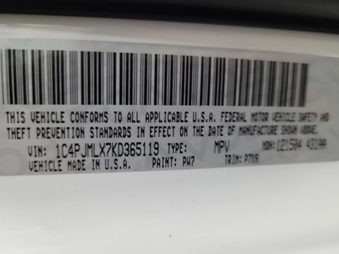 Used 2019 Jeep Cherokee Latitude Plus w/ Comfort/Convenience Group image 33