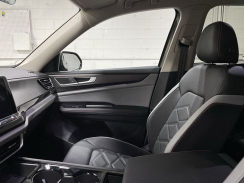 Used 2026 Volkswagen Atlas Peak Edition AWD/4WD image 14
