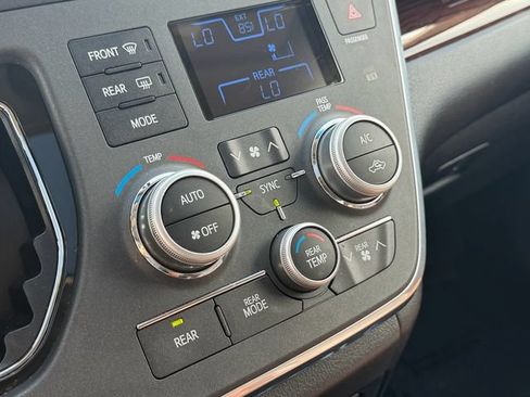 Used 2017 Toyota Sienna Limited Premium AWD/4WD image 26