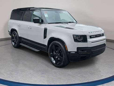 New 2026 Land Rover Defender 130 X-Dynamic SE image 3