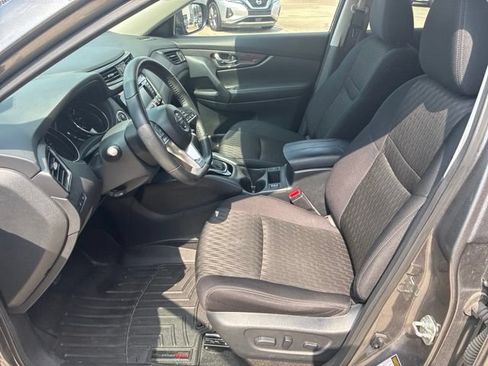 Used 2020 Nissan Rogue SV FWD image 17