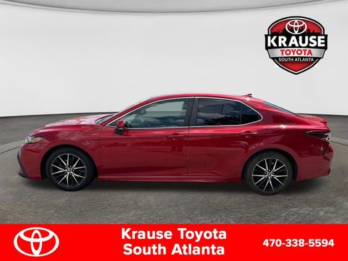 Used 2023 Toyota Camry SE FWD image 4