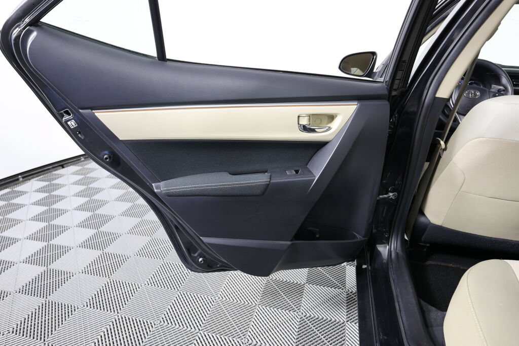 Used 2014 Toyota Corolla LE FWD image 16