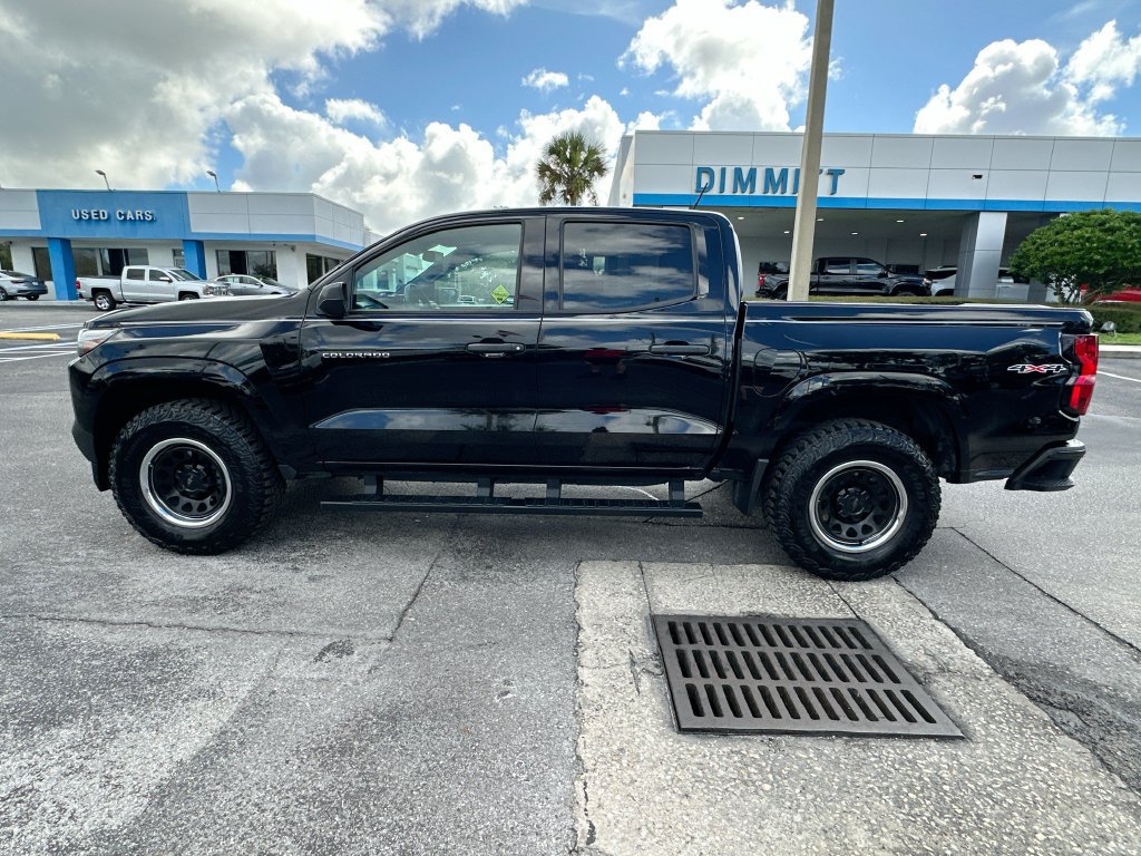 Used 2025 Chevrolet Colorado W/T w/ Advanced Trailering Package AWD/4WD image 8