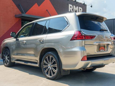 Used 2018 Lexus LX 570 4WD image 7