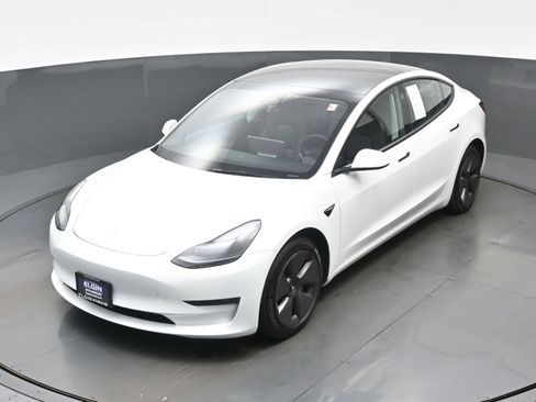 Used 2023 Tesla Model 3 Standard Range image 31