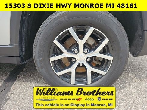 Used 2024 Jeep Grand Cherokee L Limited image 11