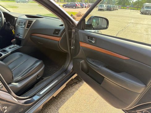 Used 2013 Subaru Outback 2.5i Limited AWD/4WD image 12