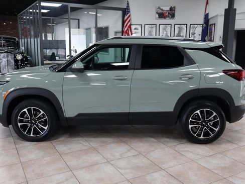 Used 2025 Chevrolet TrailBlazer LT image 2