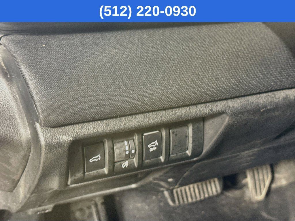 Used 2025 Subaru Outback Premium AWD/4WD image 11