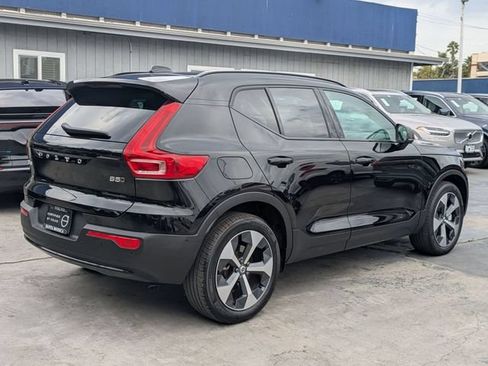Used 2025 Volvo XC40 B5 Plus AWD/4WD image 3