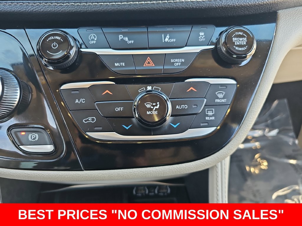Used 2023 Chrysler Pacifica Limited FWD image 22