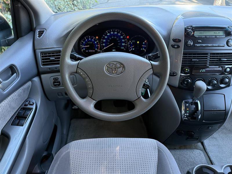 Used 2007 Toyota Sienna CE FWD image 19