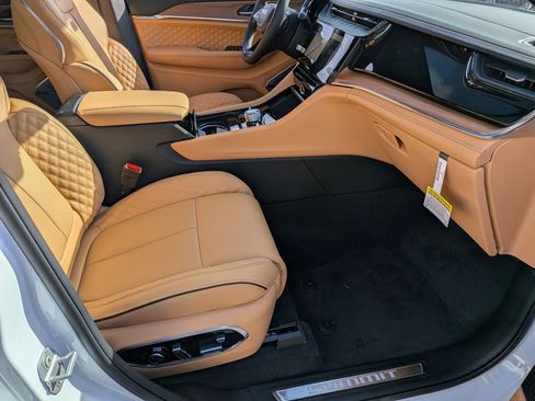 New 2026 Jeep Grand Cherokee Summit AWD/4WD image 38