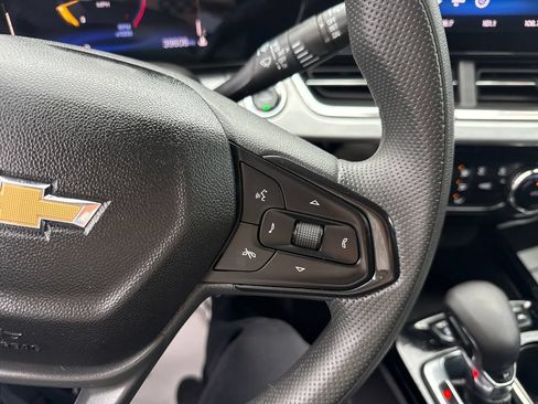 Used 2025 Chevrolet Trax LT FWD image 36