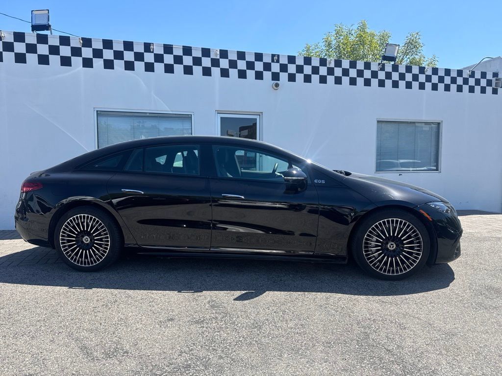 Used 2024 Mercedes-Benz EQS 580 4MATIC Sedan image 4