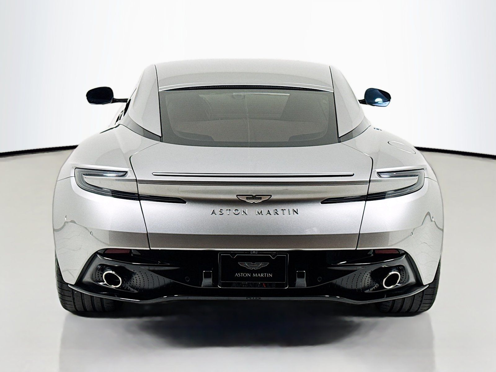 Used 2024 Aston Martin DB12 Coupe RWD image 6