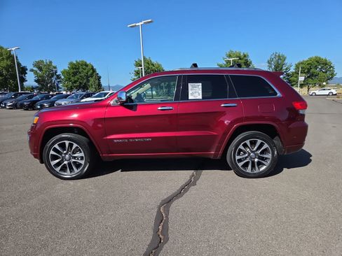 Used 2018 Jeep Grand Cherokee Overland AWD/4WD image 11