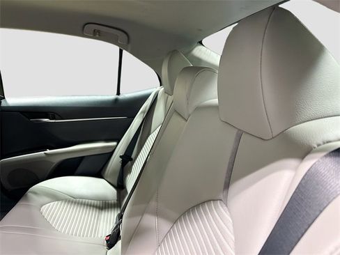 Used 2018 Toyota Camry SE image 24
