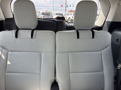 Used 2025 Ford Explorer Platinum w/ Ultimate Package image 28