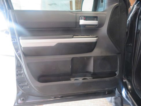 Used 2019 Toyota Tundra SR5 AWD/4WD image 14