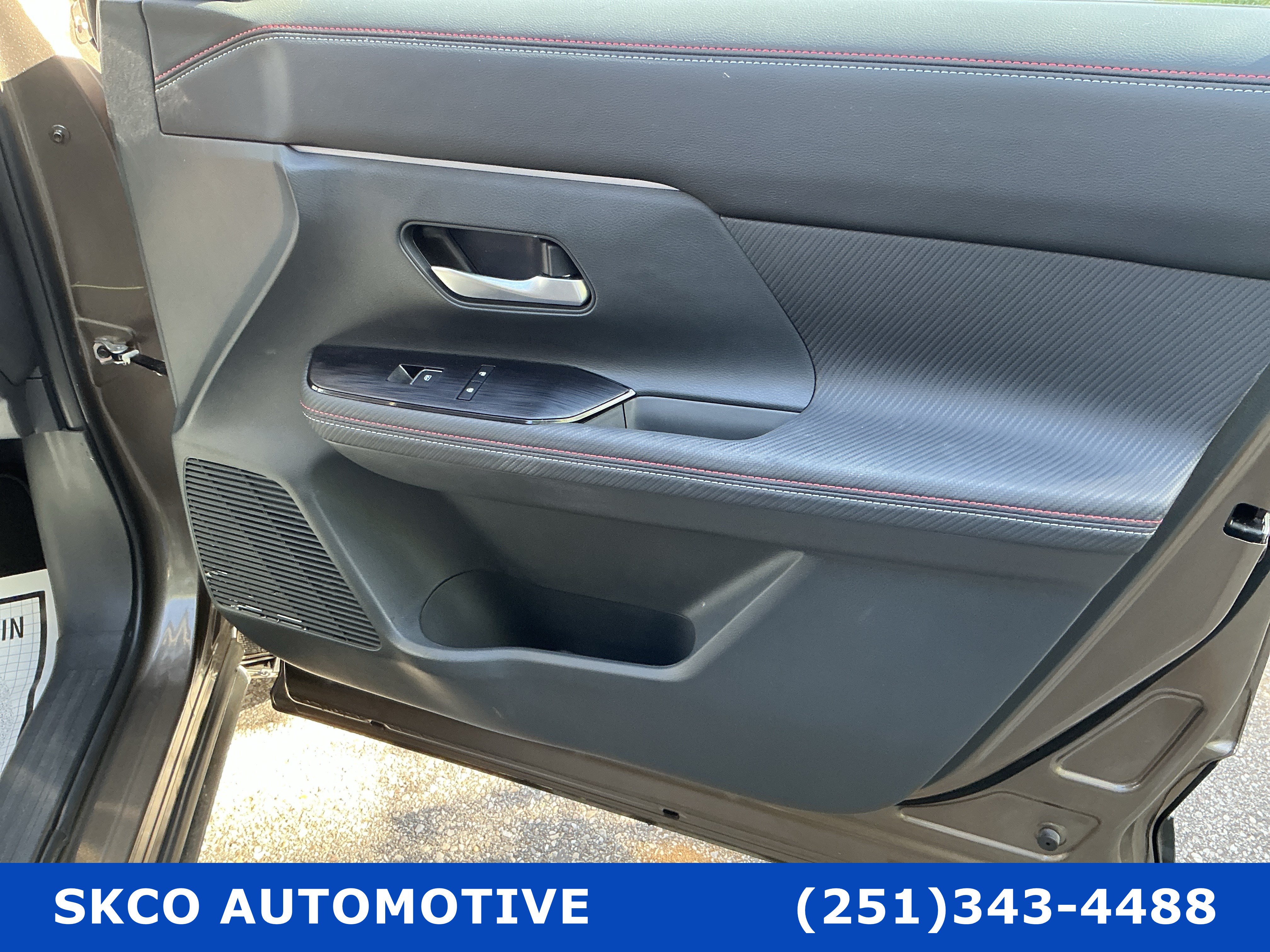 Used 2025 Nissan Kicks SR FWD image 12
