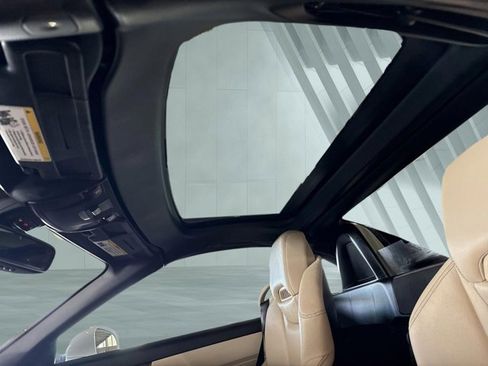 Used 2015 Mercedes-Benz SLK 250 image 17