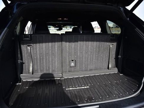 Used 2021 Toyota Highlander XSE image 28