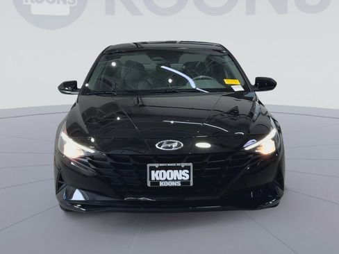 Used 2023 Hyundai Elantra SEL w/ Preferred Accessory Package FWD image 4
