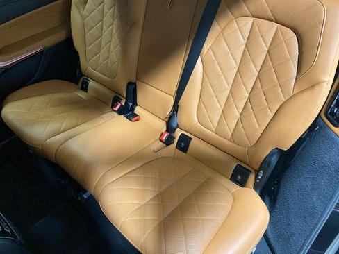 Used 2023 BMW X7 xDrive40i w/ Premium Package image 16