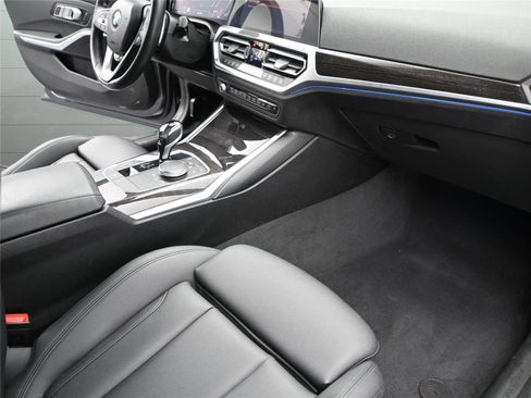 Used 2019 BMW 330i xDrive Sedan w/ Driving Assistance Package image 18