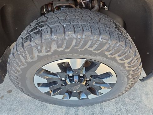 Used 2020 Chevrolet Silverado 2500 Custom w/ Custom Value Package image 5