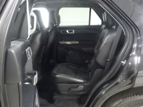 Used 2022 Ford Explorer XLT w/ Equipment Group 202A AWD/4WD image 7
