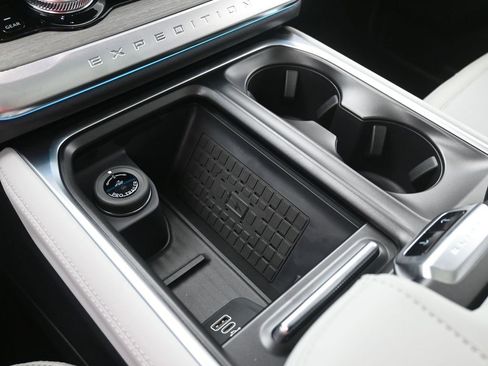 New 2025 Ford Expedition Platinum w/ Driver's Package image 30