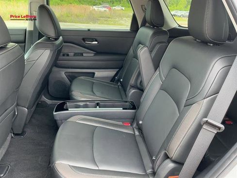 Used 2024 Nissan Pathfinder SL w/ SL Premium Package FWD image 35