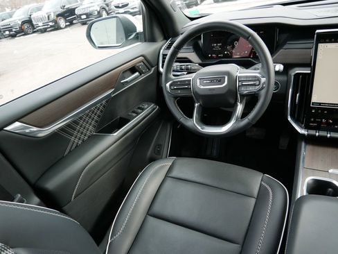 Used 2024 GMC Acadia Denali image 13