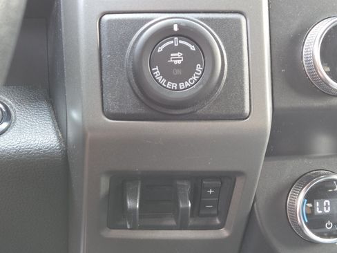 Used 2019 Ford Expedition XLT w/ Equipment Group 202A AWD/4WD image 5