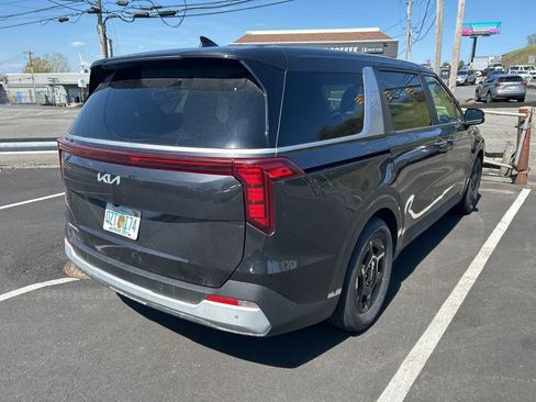 Used 2025 Kia Carnival FWD image 3
