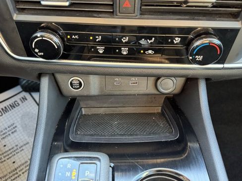 Used 2023 Nissan Rogue S image 18