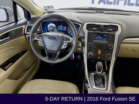 Used 2016 Ford Fusion SE image 25